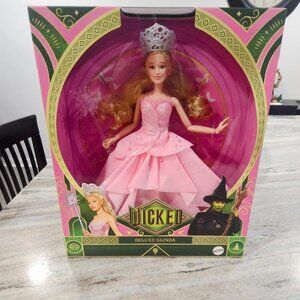 Hard to find Mattel Universal Wicked Deluxe Glinda Fashion Doll & Accessories